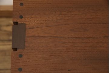 和製アンティーク　総ケヤキ材　分厚い材を贅沢に使用した重厚な佇まいの帳場箪笥(ローボード、引き出し)(R-051570)