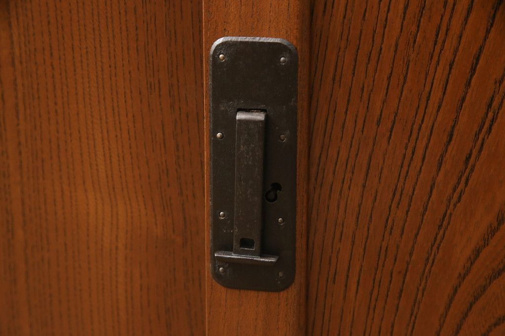 和製アンティーク　総ケヤキ材　分厚い材を贅沢に使用した重厚な佇まいの帳場箪笥(ローボード、引き出し)(R-051570)