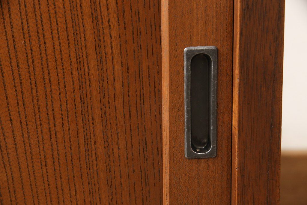 和製アンティーク　総ケヤキ材　分厚い材を贅沢に使用した重厚な佇まいの帳場箪笥(ローボード、引き出し)(R-051570)