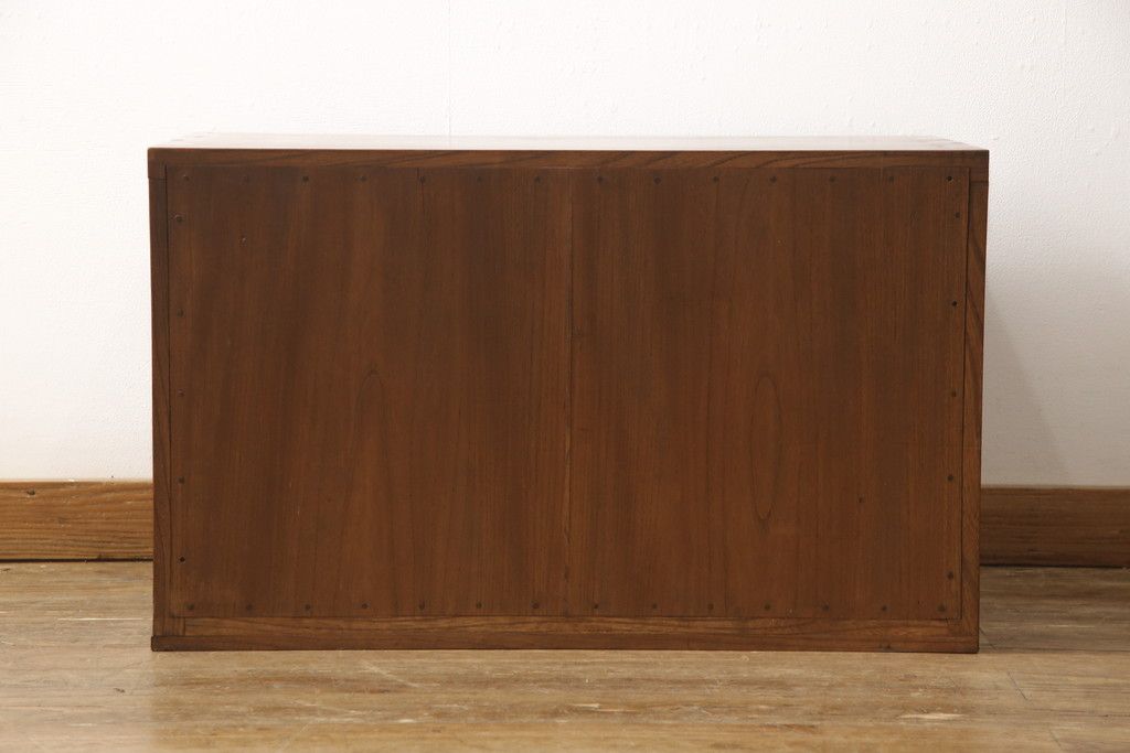 和製アンティーク　総ケヤキ材　分厚い材を贅沢に使用した重厚な佇まいの帳場箪笥(ローボード、引き出し)(R-051570)