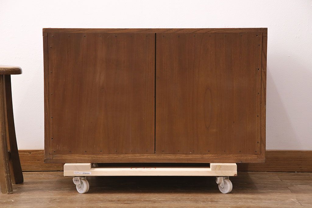 和製アンティーク　総ケヤキ材　分厚い材を贅沢に使用した重厚な佇まいの帳場箪笥(ローボード、引き出し)(R-051570)