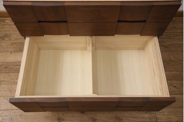 中古　美品　広島・府中家具いまだ　Craft Furniture IMADA ウォールナット材製のモダンなチェスト(ローチェストリビングボード、引き出し)(R-051573)