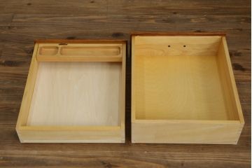 中古　横浜クラシック家具　ダニエル(Daniel)　滑らかな木肌と温かみのある色合いが魅力の脇机(サイドチェスト、サイドテーブル、引き出し)(定価約38万円)(R-051574)