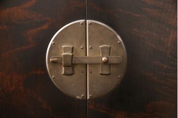 中古　松本民芸家具　和モダンな空間づくりに活躍するG型朝鮮棚(飾り棚、茶棚、茶箪笥、収納棚)(定価約46万円)(R-051586)