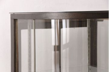 和製アンティーク　人気の縦型!すっきりとした佇まいのR型(曲面)ガラスケース(飾り棚、陳列棚)(R-051588)