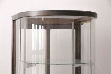 和製アンティーク　人気の縦型!すっきりとした佇まいのR型(曲面)ガラスケース(飾り棚、陳列棚)(R-051588)