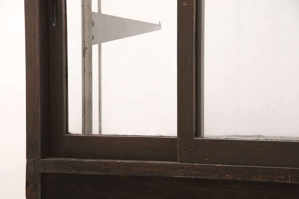 和製アンティーク　人気の縦型!すっきりとした佇まいのR型(曲面)ガラスケース(飾り棚、陳列棚)(R-051588)