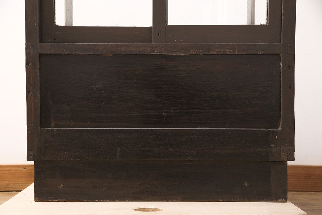 和製アンティーク　人気の縦型!すっきりとした佇まいのR型(曲面)ガラスケース(飾り棚、陳列棚)(R-051588)