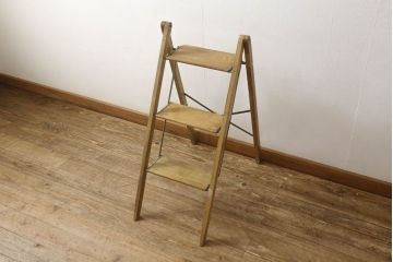 和製アンティーク　ナラ材　希少!!珍しいデザインのレトロな折り畳み式脚立(踏み台、ステップ、花台、飾り棚、ディスプレイ)(R-051590)