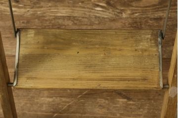 和製アンティーク　ナラ材　希少!!珍しいデザインのレトロな折り畳み式脚立(踏み台、ステップ、花台、飾り棚、ディスプレイ)(R-051590)