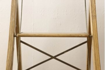 和製アンティーク　ナラ材　希少!!珍しいデザインのレトロな折り畳み式脚立(踏み台、ステップ、花台、飾り棚、ディスプレイ)(R-051590)