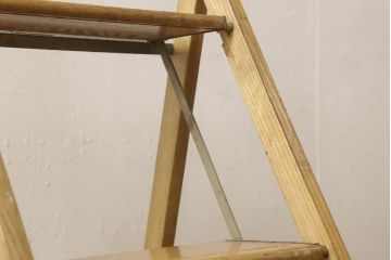 和製アンティーク　ナラ材　希少!!珍しいデザインのレトロな折り畳み式脚立(踏み台、ステップ、花台、飾り棚、ディスプレイ)(R-051590)