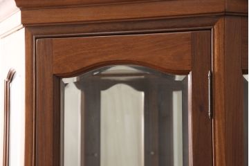 ヴィンテージ家具　和製ビンテージ　カリン無垢材　花梨　クラシカルな空間を演出する照明付き縦型キュリオケース(飾り棚、ガラスケース、陳列棚、収納棚)(R-051591)