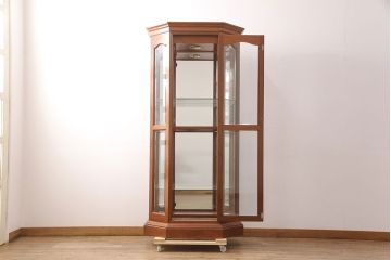 ヴィンテージ家具　和製ビンテージ　カリン無垢材　花梨　クラシカルな空間を演出する照明付き縦型キュリオケース(飾り棚、ガラスケース、陳列棚、収納棚)(R-051591)