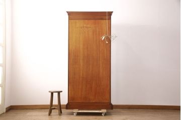 ヴィンテージ家具　和製ビンテージ　カリン無垢材　花梨　クラシカルな空間を演出する照明付き縦型キュリオケース(飾り棚、ガラスケース、陳列棚、収納棚)(R-051591)