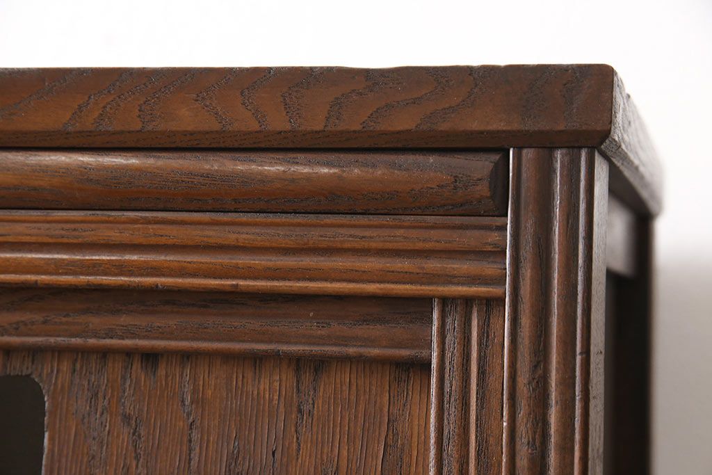 和製アンティーク　桑材　情緒あふれる透かし彫りが目を惹く、凝った作りの二段重ね収納棚(食器棚、キャビネット、水屋箪笥)(R-051592)