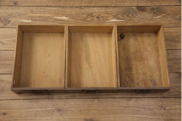 和製アンティーク　桑材　透かし彫りと波のような意匠が目を惹く、凝った作りの収納棚(食器棚、キャビネット、水屋箪笥)(R-051593)