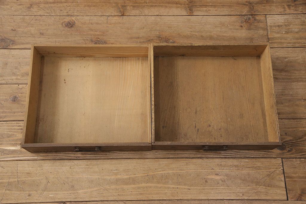 和製アンティーク　桑材　趣きのある透かし彫りが目を惹く、凝った作りの収納棚(食器棚、キャビネット、水屋箪笥)(R-051594)