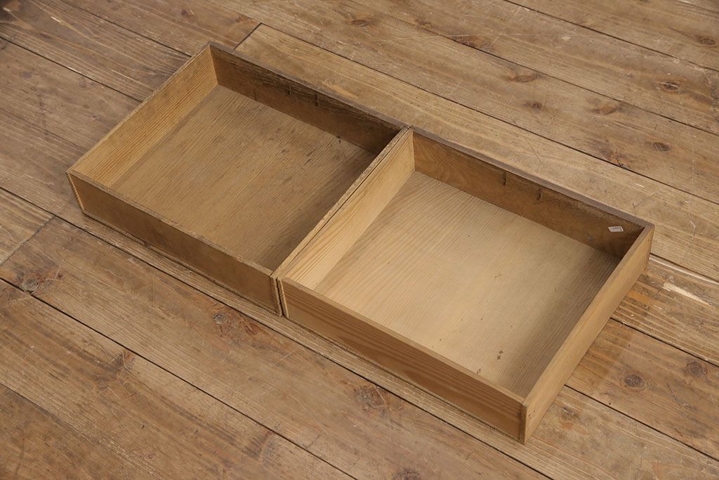 和製アンティーク　桑材　趣きのある透かし彫りが目を惹く、凝った作りの収納棚(食器棚、キャビネット、水屋箪笥)(R-051594)