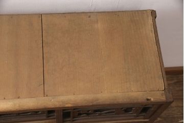 和製アンティーク　桑材　趣きのある透かし彫りが目を惹く、凝った作りの収納棚(食器棚、キャビネット、水屋箪笥)(R-051594)