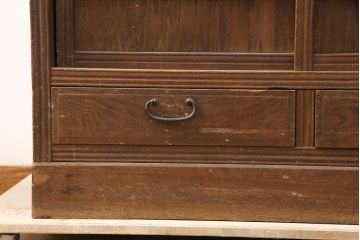 和製アンティーク　桑材　趣きのある透かし彫りが目を惹く、凝った作りの収納棚(食器棚、キャビネット、水屋箪笥)(R-051594)