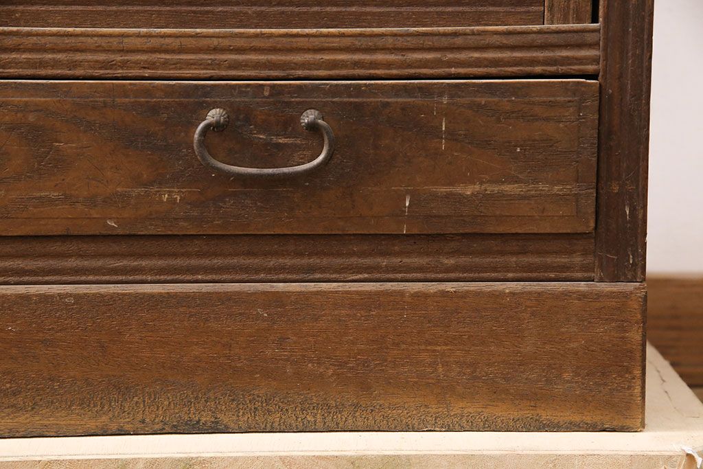 和製アンティーク　桑材　趣きのある透かし彫りが目を惹く、凝った作りの収納棚(食器棚、キャビネット、水屋箪笥)(R-051594)