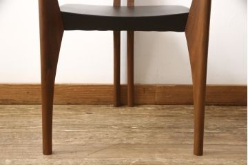 中古　美品　高級イタリア輸入家具　ウォールナット材　本革　スタイリッシュなデザインが目を惹く曲げ木チェア(椅子、ダイニングチェア)(R-051596)