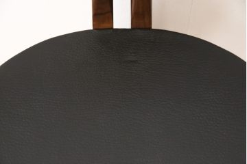 中古　美品　高級イタリア輸入家具　ウォールナット材　本革　スタイリッシュなデザインが目を惹く曲げ木チェア(椅子、ダイニングチェア)(R-051597)