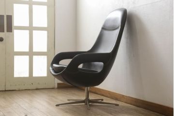 中古　超美品　BoConcept(ボーコンセプト)　smartville(スマートヴィル)　本革　ミッドセンチュリスタイルの空間づくりに活躍するイージーチェア(椅子、アームチェア)(定価約33万円)(R-051598)