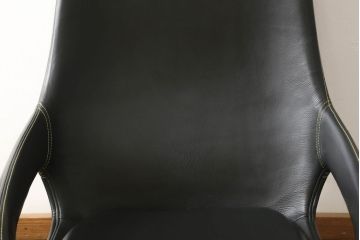 中古　超美品　BoConcept(ボーコンセプト)　smartville(スマートヴィル)　本革　ミッドセンチュリスタイルの空間づくりに活躍するイージーチェア(椅子、アームチェア)(定価約33万円)(R-051598)