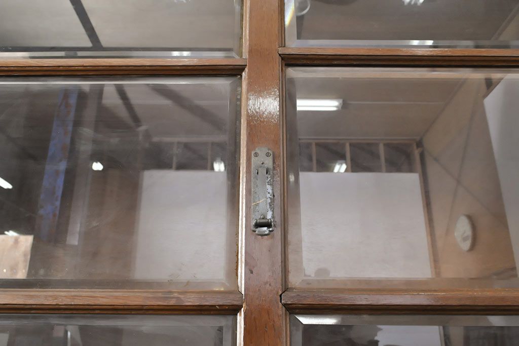 アンティーク家具　ナラ材　古い洋館で使われていた上品な雰囲気あふれる収納棚(食器棚、本箱、ブックケース、店舗什器、陳列棚)(R-051599)