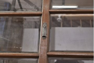 アンティーク家具　ナラ材　古い洋館で使われていた上品な雰囲気あふれる収納棚(食器棚、本箱、ブックケース、店舗什器、陳列棚)(R-051599)