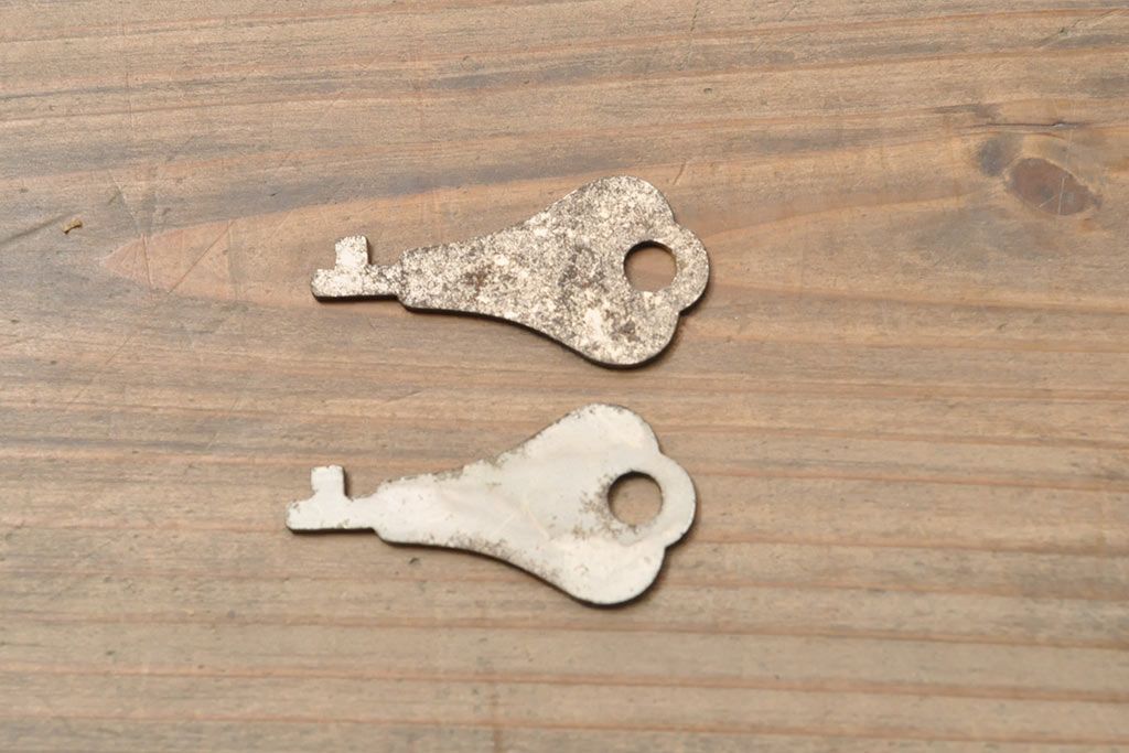 アンティーク家具　ナラ材　古い洋館で使われていた上品な雰囲気あふれる収納棚(食器棚、本箱、ブックケース、店舗什器、陳列棚)(R-051599)