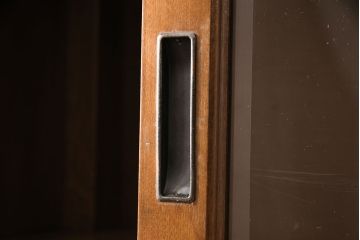 アンティーク家具　ナラ材　古い洋館で使われていた上品な雰囲気あふれる収納棚(食器棚、本箱、ブックケース、店舗什器、陳列棚)(R-051600)