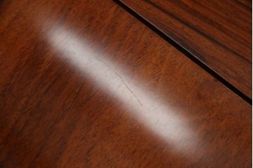 中古　美品　高級唐木家具　カリン材　細やかな彫りの意匠が魅力のサイドテーブル(飾り台、ナイトテーブル、コンソールテーブル、電話台、花梨材)(定価約18万円)(R-050601)