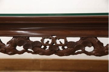 中古　美品　高級唐木家具　カリン材　彫りの意匠が見事なセンターテーブル(リビングテーブル、コンソールテーブル、花梨材)(定価約35万円)(R-051604)