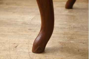 中古　美品　高級唐木家具　カリン材　彫りの意匠が見事なセンターテーブル(リビングテーブル、コンソールテーブル、花梨材)(定価約35万円)(R-051604)