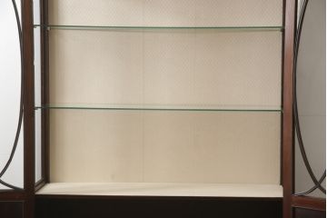 イギリスアンティーク　マホガニー材　気品が感じられるエレガントな猫脚キャビネット(飾り棚、キュリオケース、陳列棚)(R-051605)