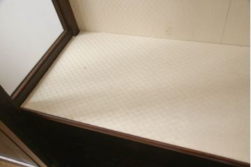 イギリスアンティーク　マホガニー材　気品が感じられるエレガントな猫脚キャビネット(飾り棚、キュリオケース、陳列棚)(R-051605)