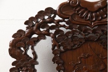 中古　美品　高級唐木家具　カリン材　細やかな彫りの意匠が魅力的なアームチェア(板座チェア、椅子、花梨材)(定価約42万円)(R-051607)
