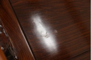 中古　美品　高級唐木家具　カリン材　細やかな彫りの意匠が魅力的なアームチェア(板座チェア、椅子、花梨材)(定価約42万円)(R-051607)
