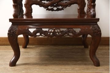 中古　美品　高級唐木家具　カリン材　細やかな彫りの意匠が魅力的なアームチェア(板座チェア、椅子、花梨材)(定価約42万円)(R-051607)