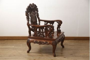 中古　美品　高級唐木家具　カリン材　細やかな彫りの意匠が魅力的なアームチェア(板座チェア、椅子、花梨材)(定価約42万円)(R-051609)