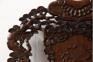 中古　美品　高級唐木家具　カリン材　細やかな彫りの意匠が魅力的なアームチェア(板座チェア、椅子、花梨材)(定価約42万円)(R-051609)