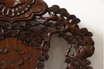 中古　美品　高級唐木家具　カリン材　細やかな彫りの意匠が魅力的なアームチェア(板座チェア、椅子、花梨材)(定価約42万円)(R-051609)