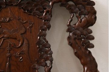 中古　美品　高級唐木家具　カリン材　細やかな彫りの意匠が魅力的なアームチェア(板座チェア、椅子、花梨材)(定価約42万円)(R-051609)