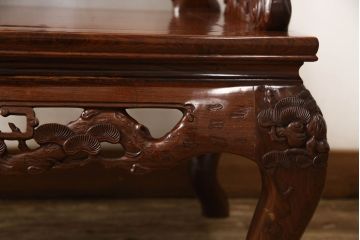 中古　美品　高級唐木家具　カリン材　細やかな彫りの意匠が魅力的なアームチェア(板座チェア、椅子、花梨材)(定価約42万円)(R-051609)