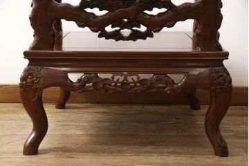 中古　美品　高級唐木家具　カリン材　細やかな彫りの意匠が魅力的なアームチェア(板座チェア、椅子、花梨材)(定価約42万円)(R-051609)