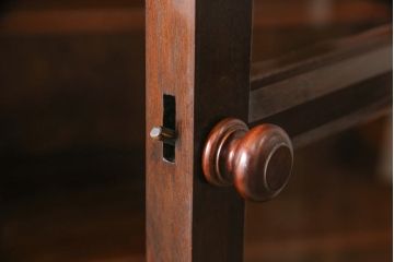 中古　美品　松本民芸家具　特注品　落ち着きのある大人空間にもってこい!上品な重ね食器棚(収納棚、戸棚、キャビネット、飾り棚、本箱)(定価約55万円)(R-051611)