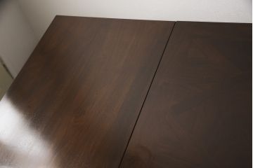 イギリスアンティーク家具　ウォールナット材　細かな細工に上質さが感じられる大型ドローリーフテーブル(ダイニングテーブル、エクステンションテーブル)(R-051617)